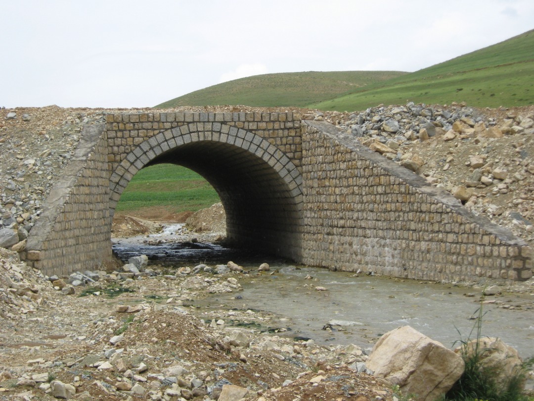 احداث پل طاقی و تیر بتنی محور فارسان- دشتک 2